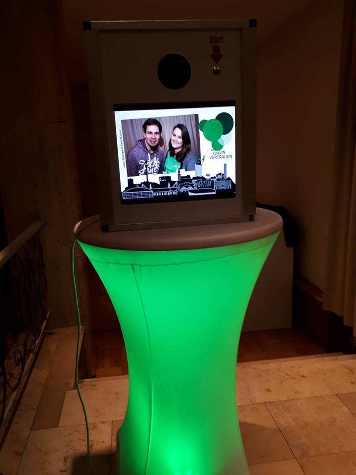 Fotobox Hüpfburg mieten Dortmund Düsseldorf Essen Gummersbach Köln Lippstadt Remscheid Siegen Solingen Wuppertal